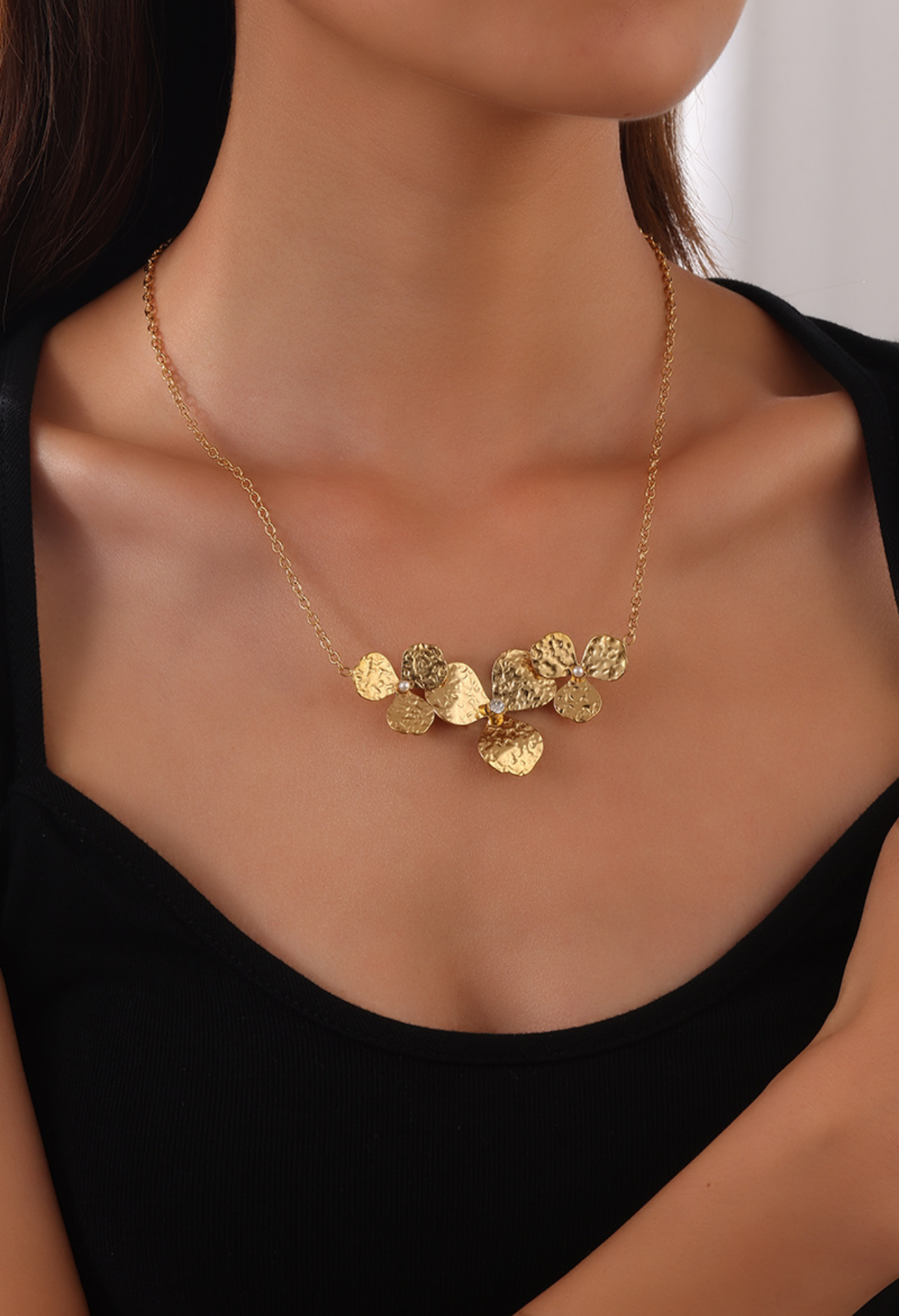 Collier Doré “Feuilles Martelées”